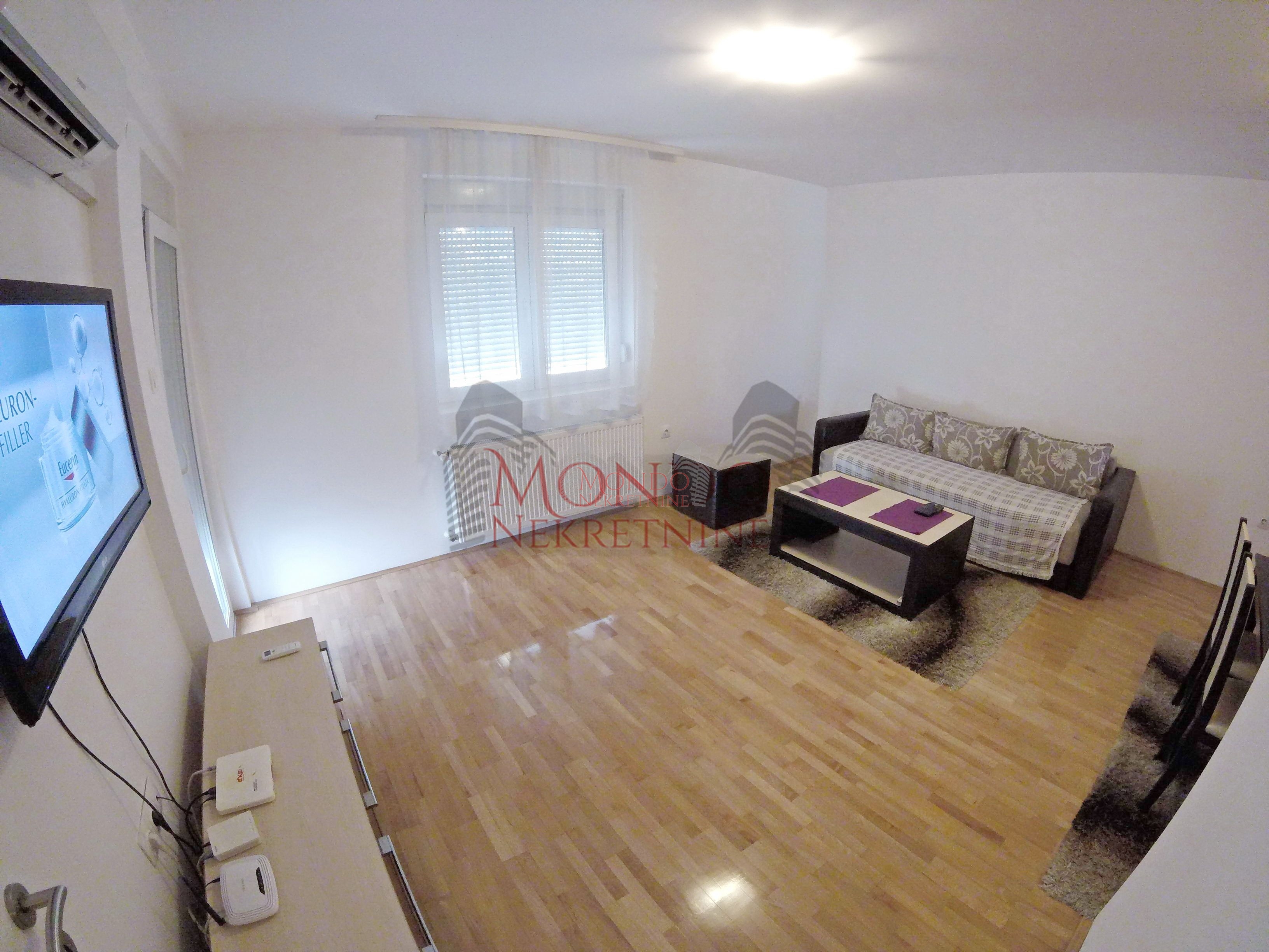 Izdaje se jednoiposoban stan na keju kod Tvrdjave u novoj zgradi! 2