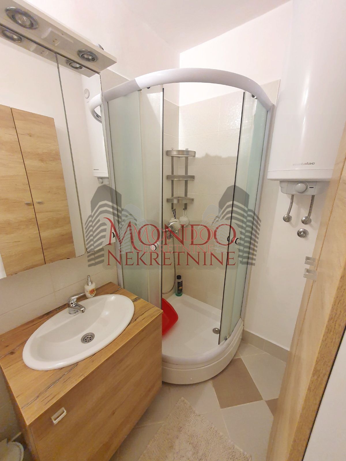 Trosoban stan kod Gradske bolnice 12