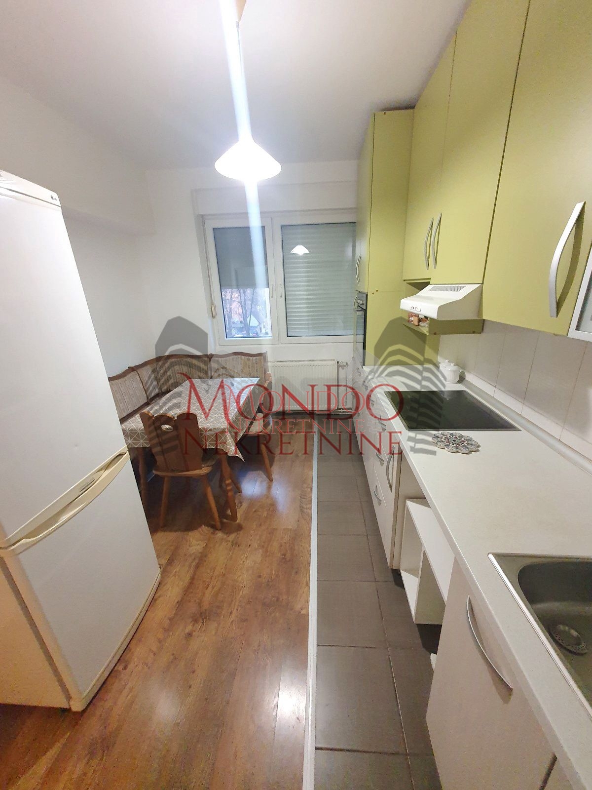 Trosoban stan kod Gradske bolnice 10