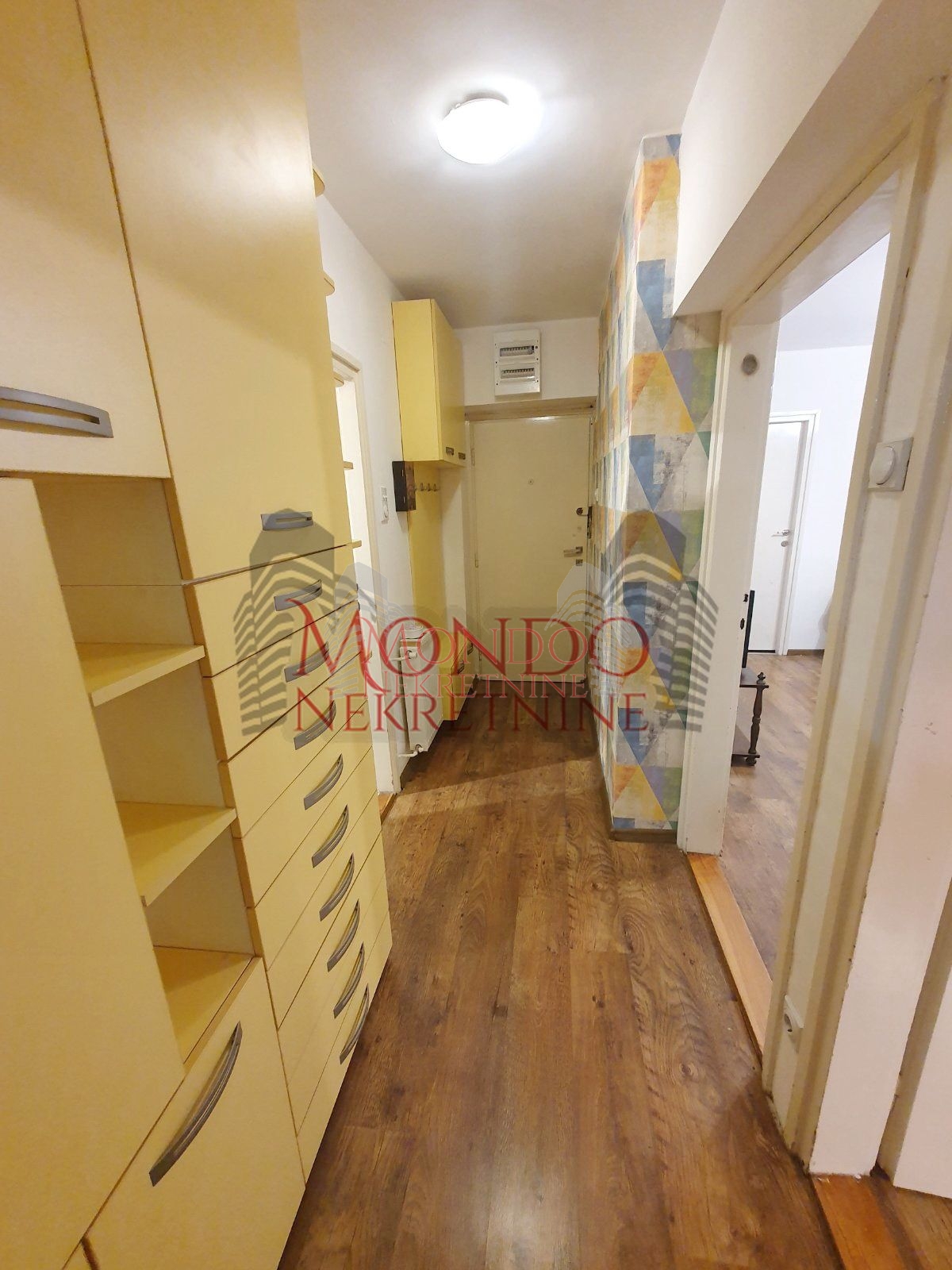 Trosoban stan kod Gradske bolnice 14