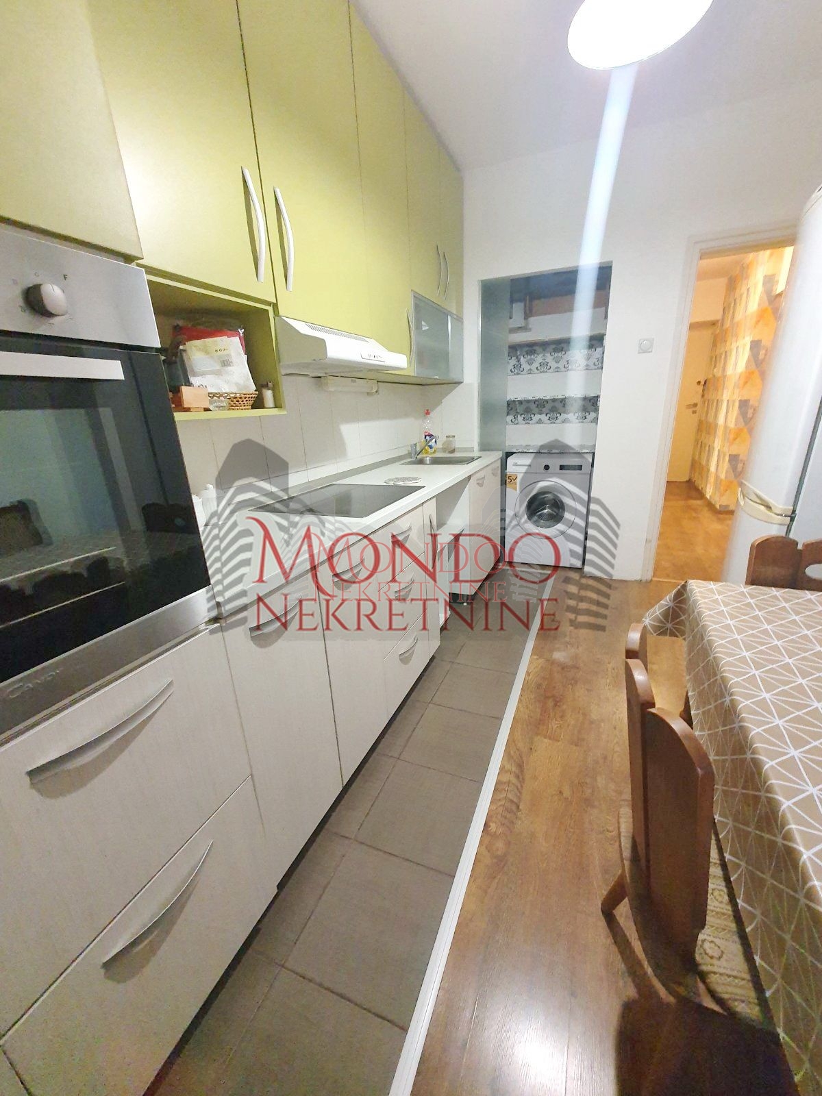 Trosoban stan kod Gradske bolnice 11