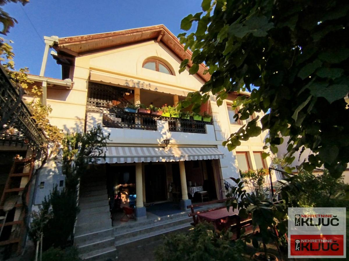 IZDAJE SE KUĆA ZA POSLOVNO-STAMBENE DELATNOSTI 1