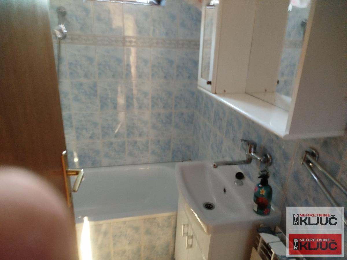 IZDAJE SE KUĆA ZA POSLOVNO-STAMBENE DELATNOSTI 11