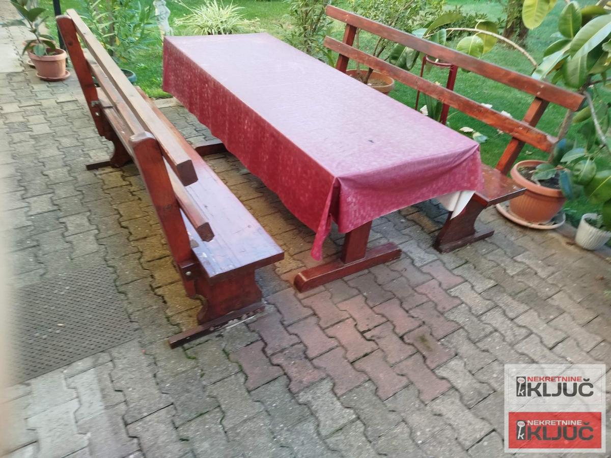 IZDAJE SE KUĆA ZA POSLOVNO-STAMBENE DELATNOSTI 12