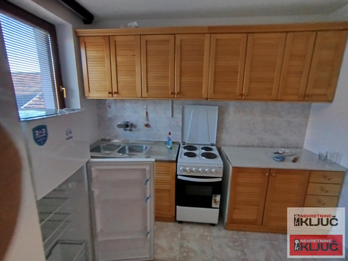 IZDAJE SE KUĆA ZA POSLOVNO-STAMBENE DELATNOSTI 15