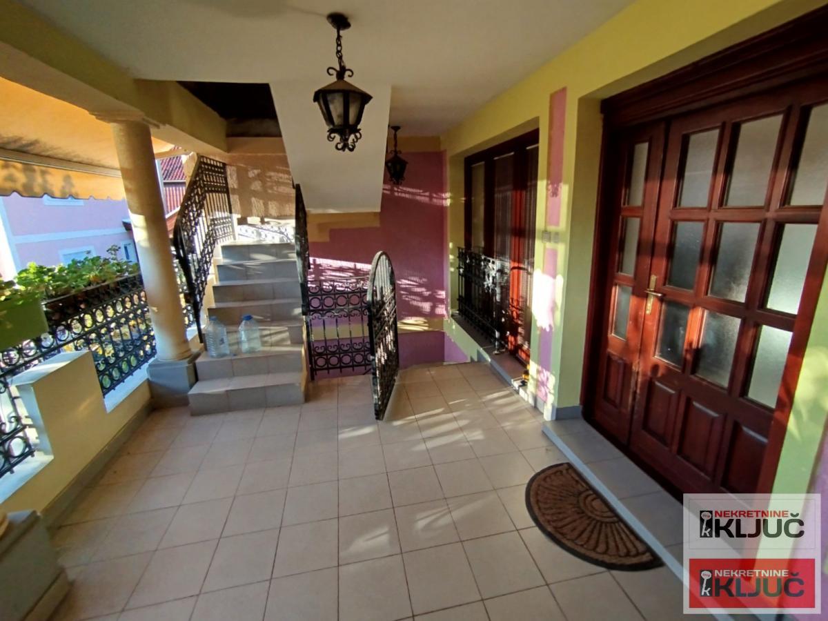 IZDAJE SE KUĆA ZA POSLOVNO-STAMBENE DELATNOSTI 21