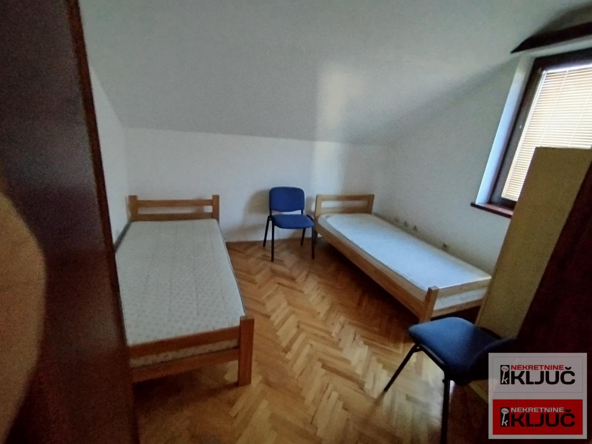 IZDAJE SE KUĆA ZA POSLOVNO-STAMBENE DELATNOSTI 25