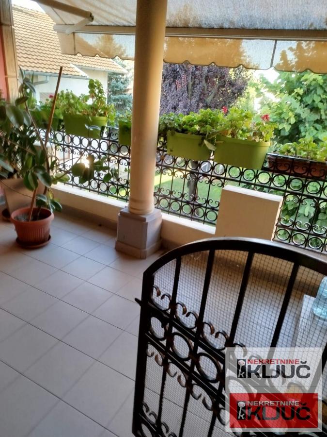 IZDAJE SE KUĆA ZA POSLOVNO-STAMBENE DELATNOSTI 3