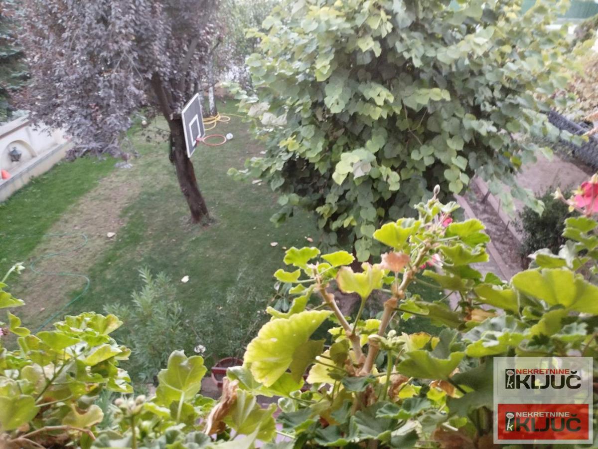 IZDAJE SE KUĆA ZA POSLOVNO-STAMBENE DELATNOSTI 7