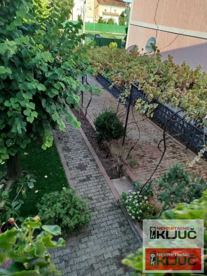 IZDAJE SE KUĆA ZA POSLOVNO-STAMBENE DELATNOSTI 8