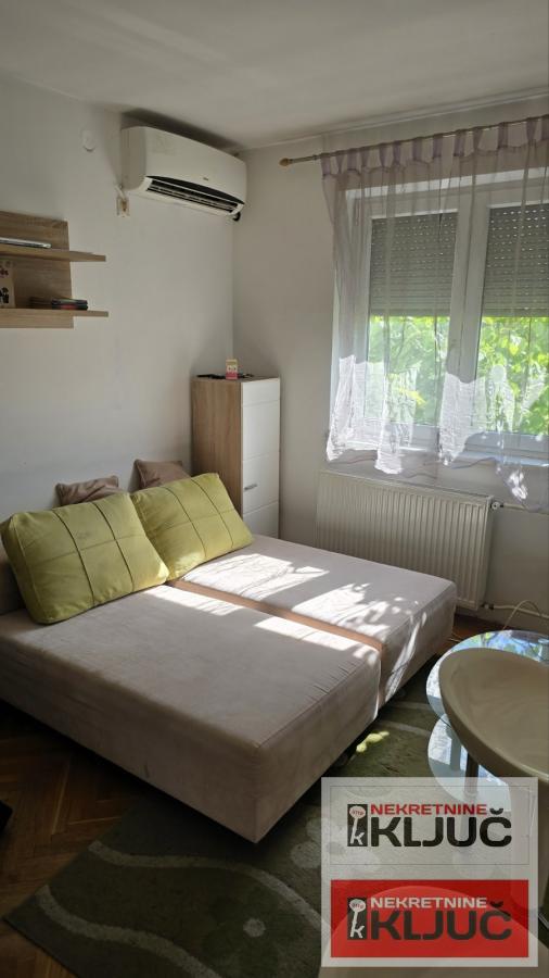 PODBARA, 24m2, Garsonjera nadomak Kvantaške pijace 1