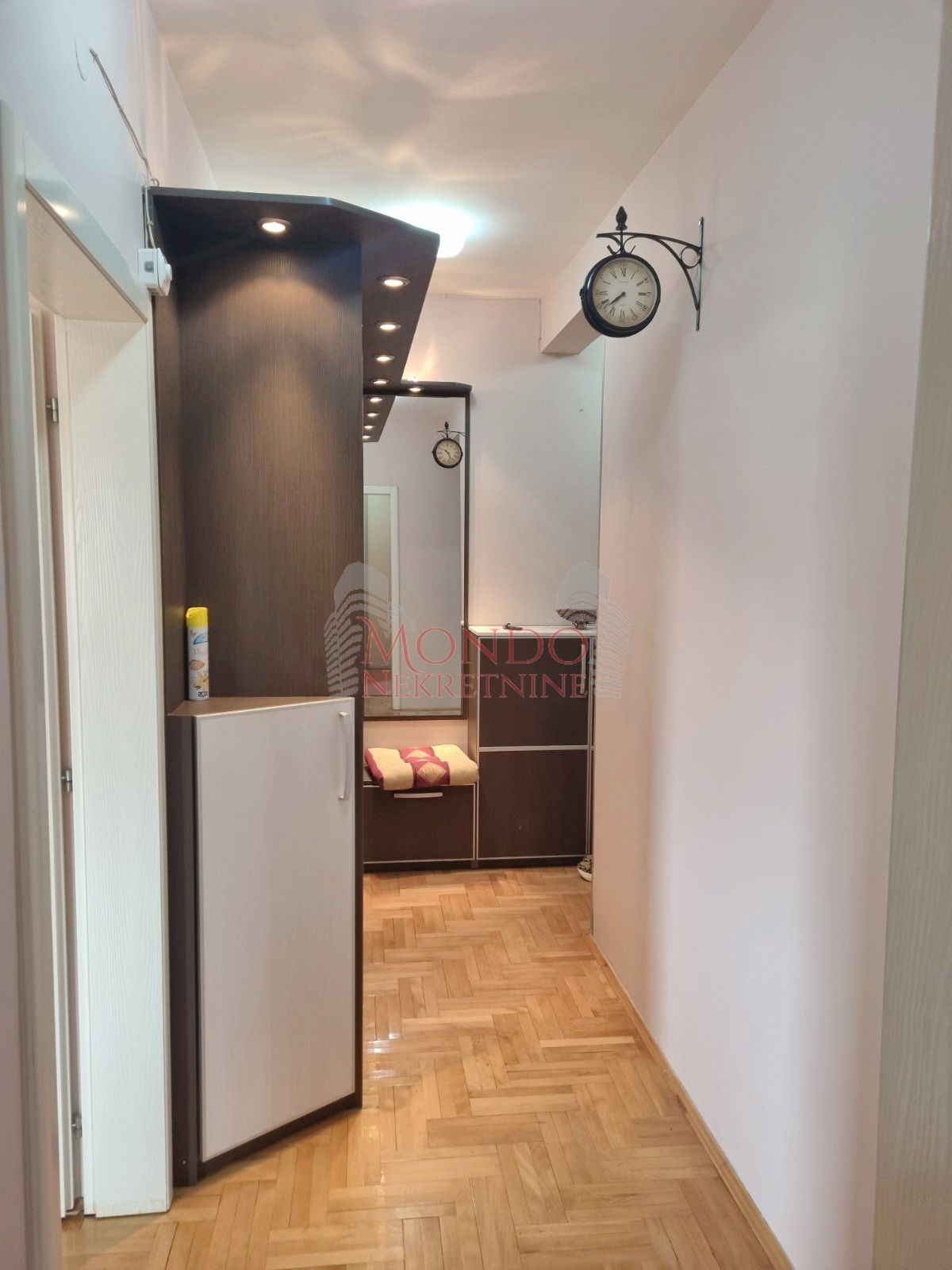 Izdaje se odlican dvosoban stan u blizini Doma zdravlja 6