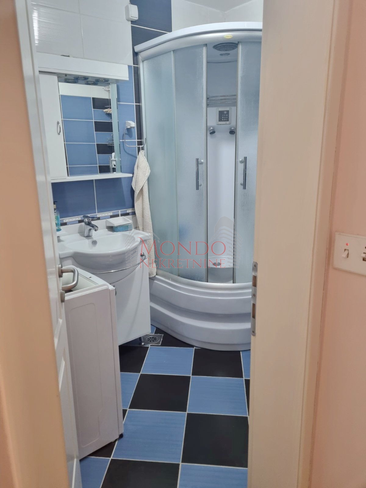 Izdaje se odlican dvosoban stan u blizini Doma zdravlja 8