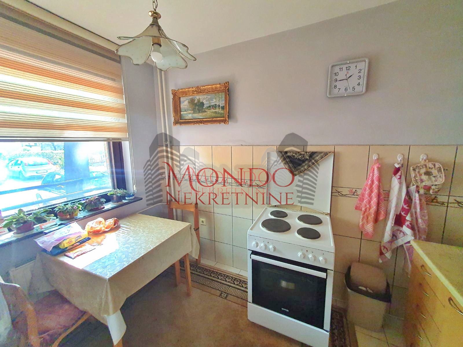 Jednosoban stan na Bulevaru Nemanjića 4