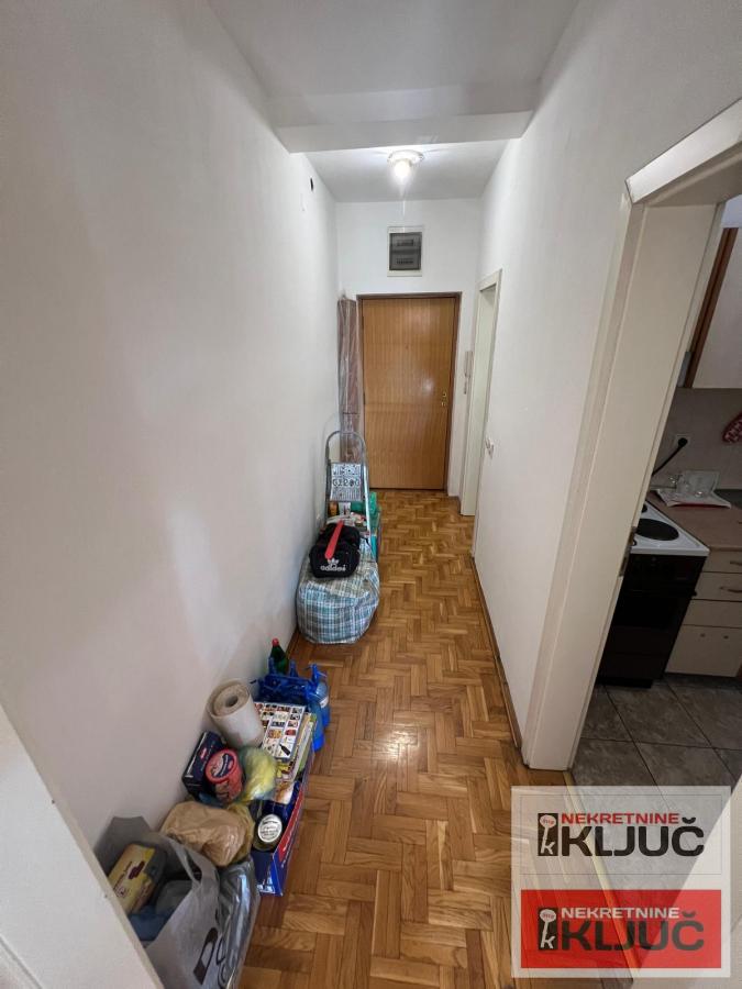 BULEVAR EVROPE, 30m2, Jednosoban, Namešten 6