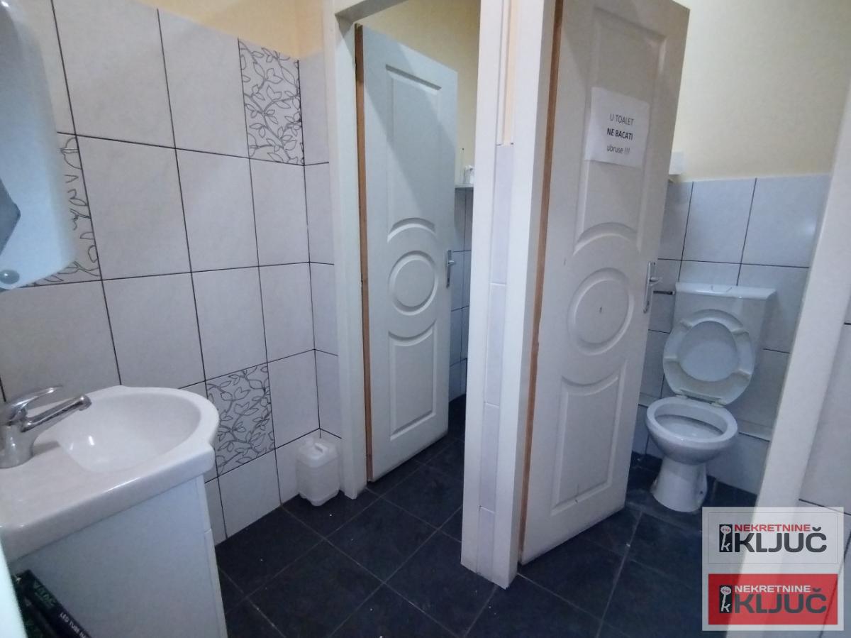 CENTAR-POSLOVNI PROSTOR SA PARKINGOM 14