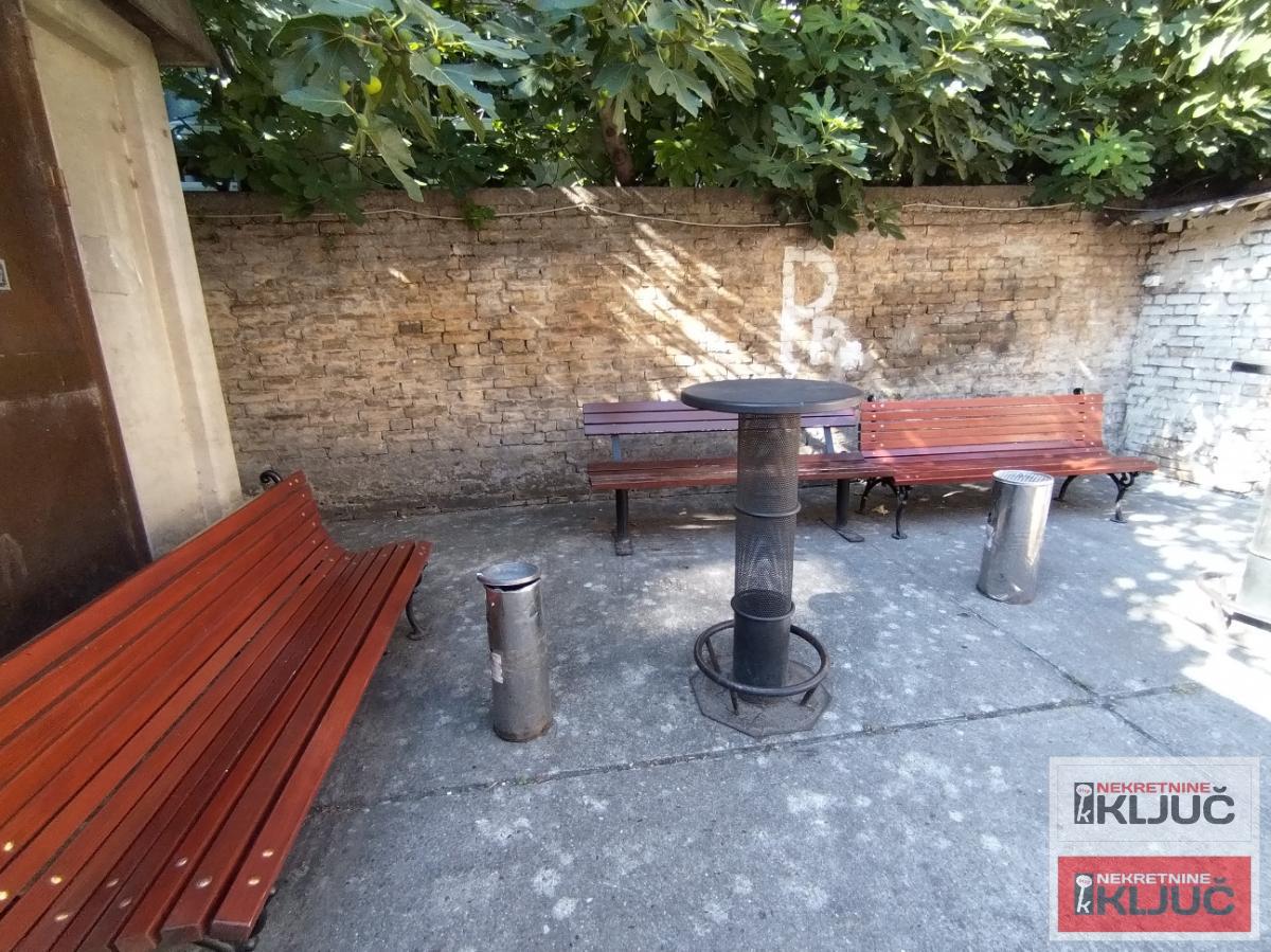 CENTAR-POSLOVNI PROSTOR SA PARKINGOM 16