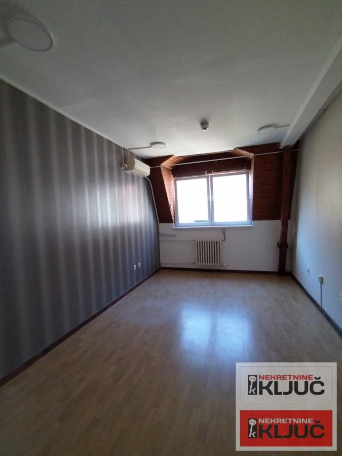 CENTAR-POSLOVNI PROSTOR SA PARKINGOM 5