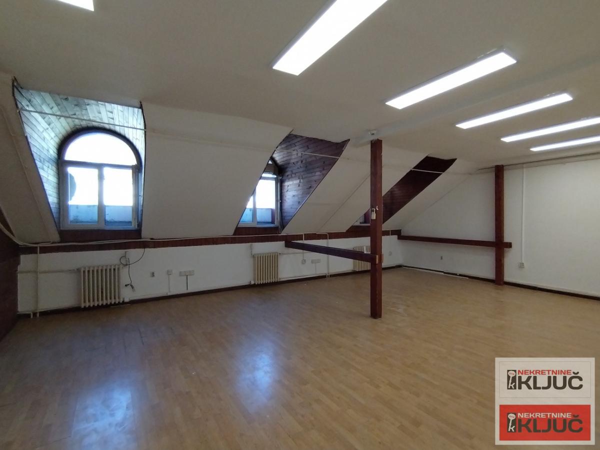 CENTAR-POSLOVNI PROSTOR SA PARKINGOM 6