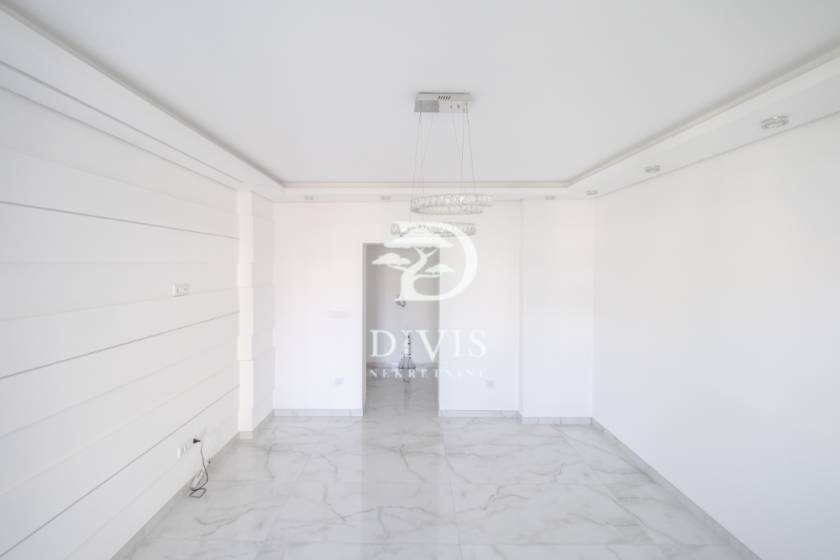 Renoviran dvosoban stan Crveni krst  terasa i parking Zvezdara  60m2 3