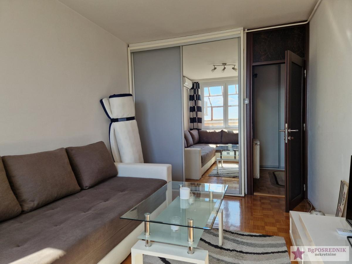 Banjica, Bulevar oslobođenja 122m2 ,3 lođe cg 23