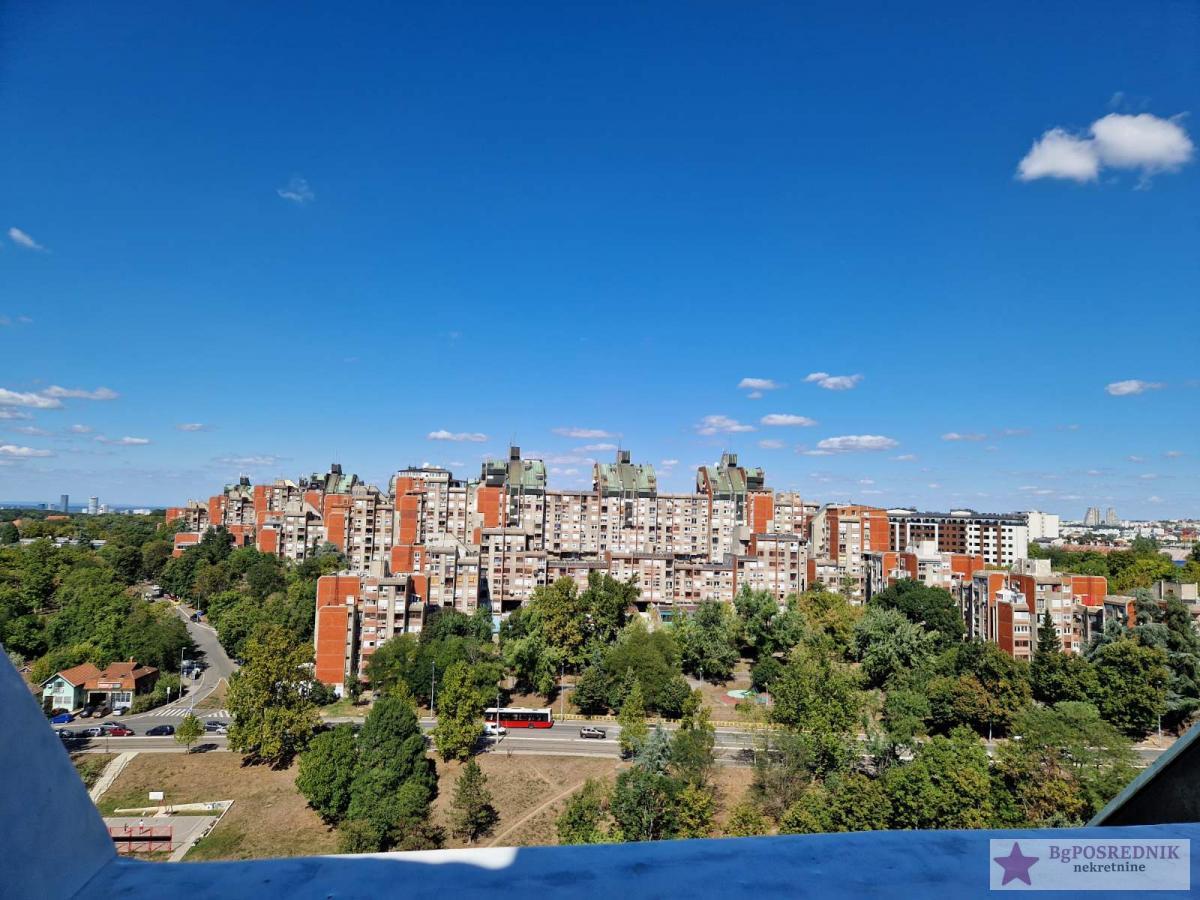 Banjica, Bulevar oslobođenja 122m2 ,3 lođe cg 24