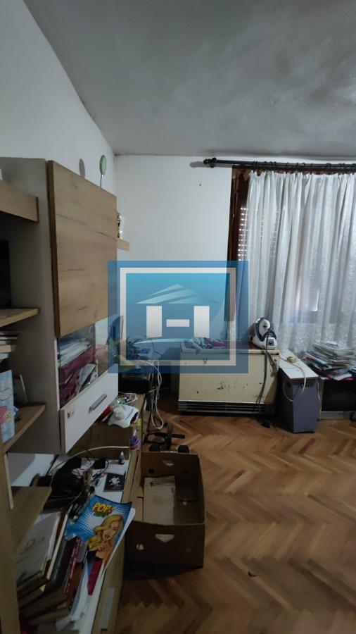 Dve kuće i garaža za renoviranje u širem centru Jagodine 11