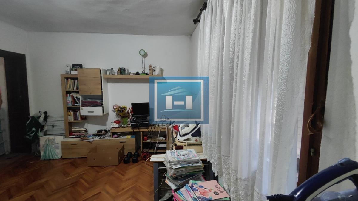 Dve kuće i garaža za renoviranje u širem centru Jagodine 13