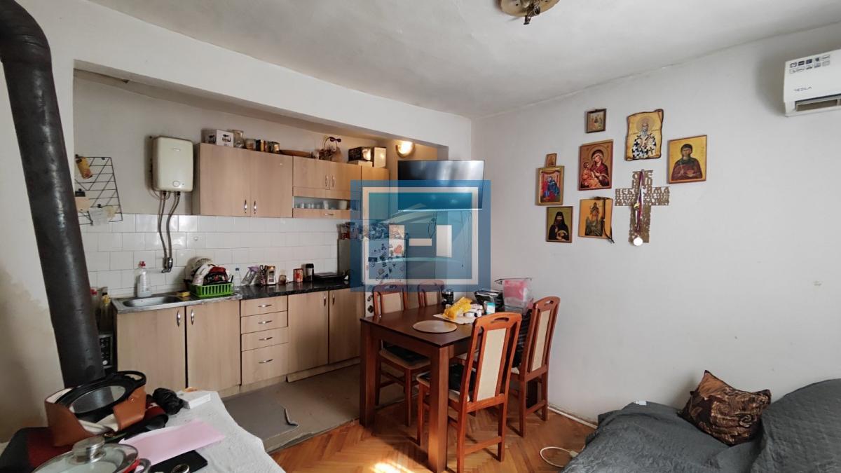 Dve kuće i garaža za renoviranje u širem centru Jagodine 19