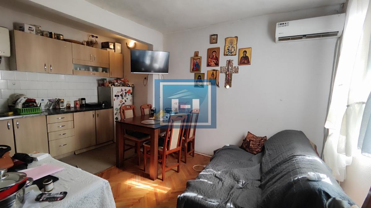 Dve kuće i garaža za renoviranje u širem centru Jagodine 20