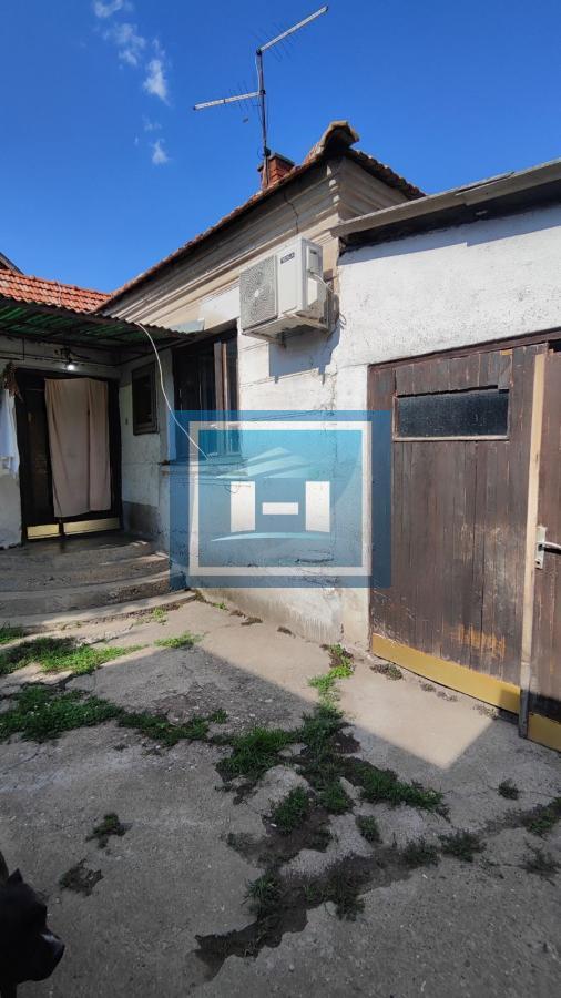 Dve kuće i garaža za renoviranje u širem centru Jagodine 25