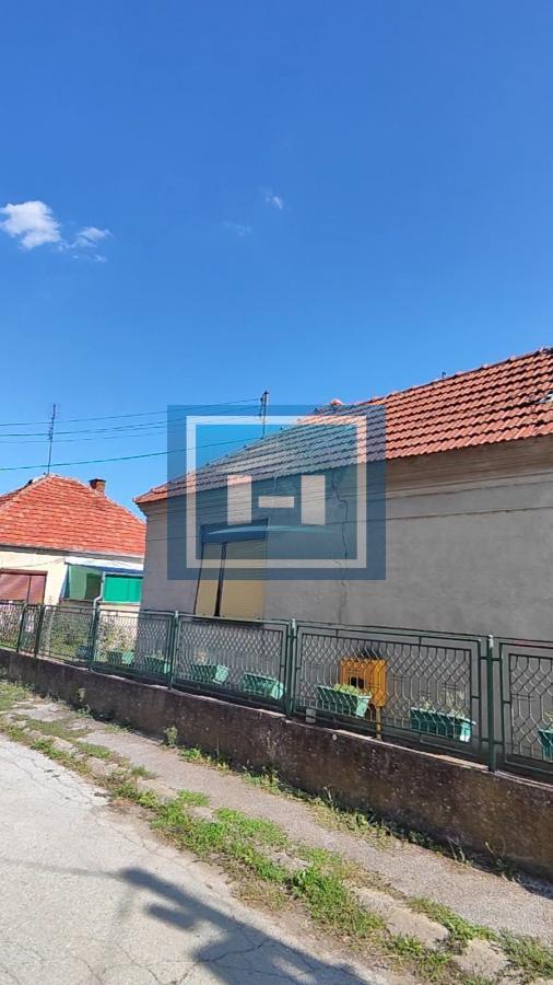 Dve kuće i garaža za renoviranje u širem centru Jagodine 3