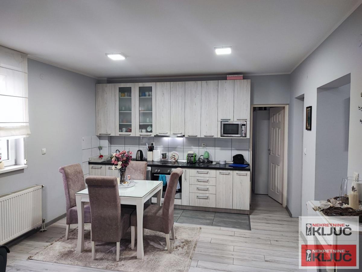 KOD NAJLON PIJACE, 68m2, Troosoban plus dvorišna terasa, Namešten 2