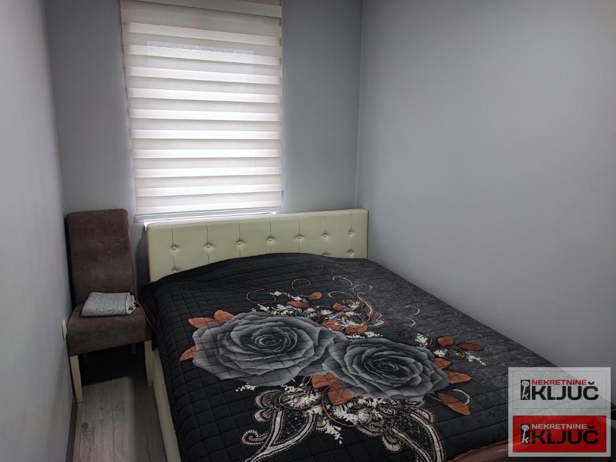 KOD NAJLON PIJACE, 68m2, Troosoban plus dvorišna terasa, Namešten 7