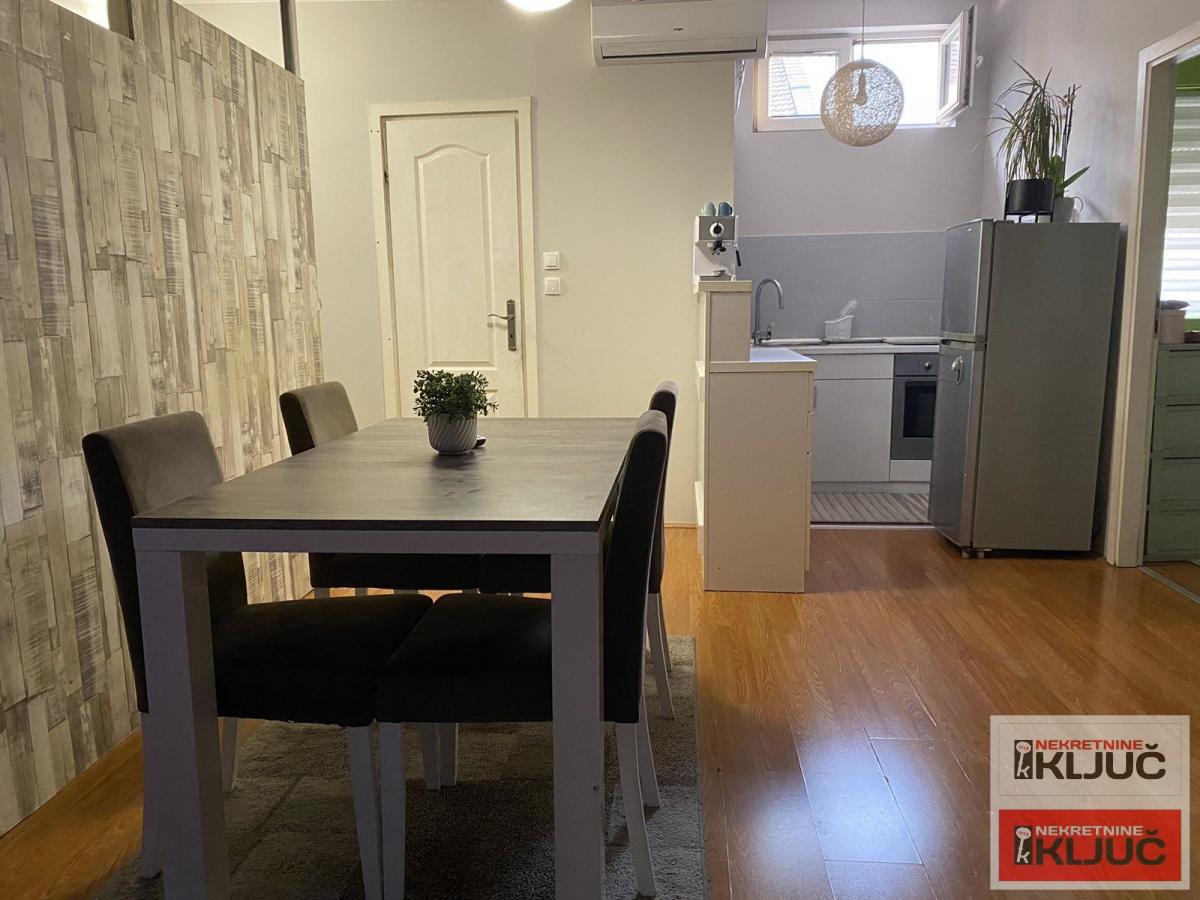 SOMBORSKI BULEVAR, 98m2, Četvorosoban-Duplex, Dvorišni objekat 7