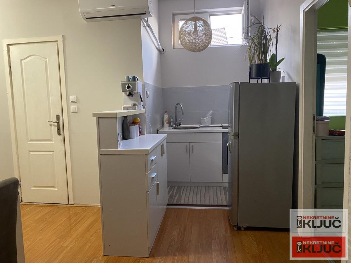 SOMBORSKI BULEVAR, 98m2, Četvorosoban-Duplex, Dvorišni objekat 8