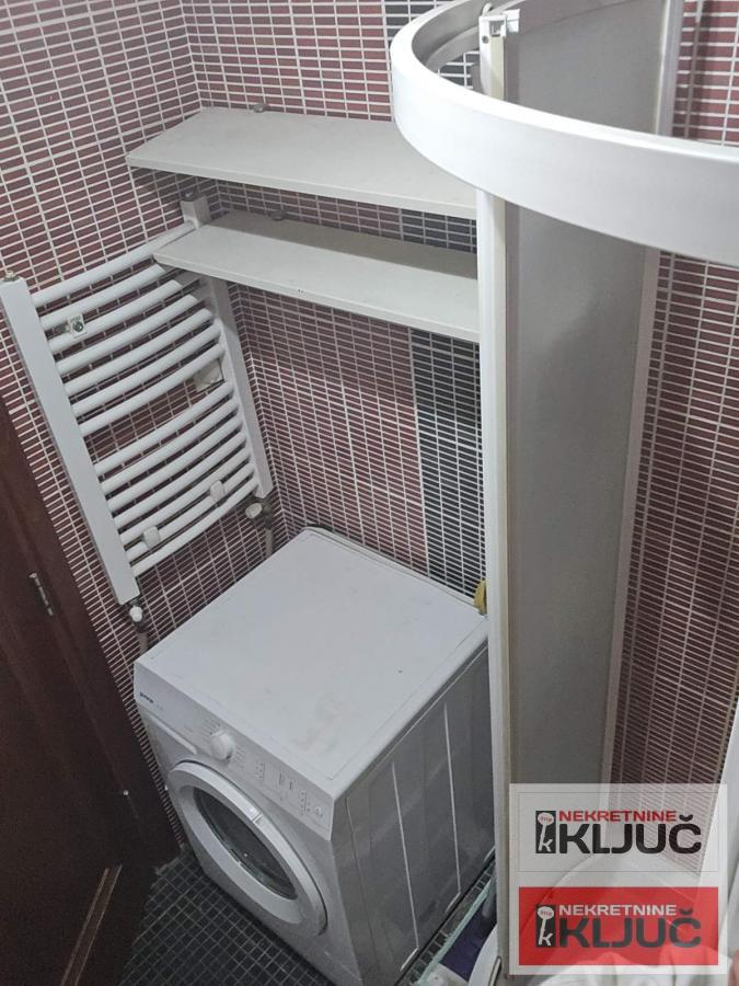 Dobar Jednoiposoban stan sa parking mestom 10