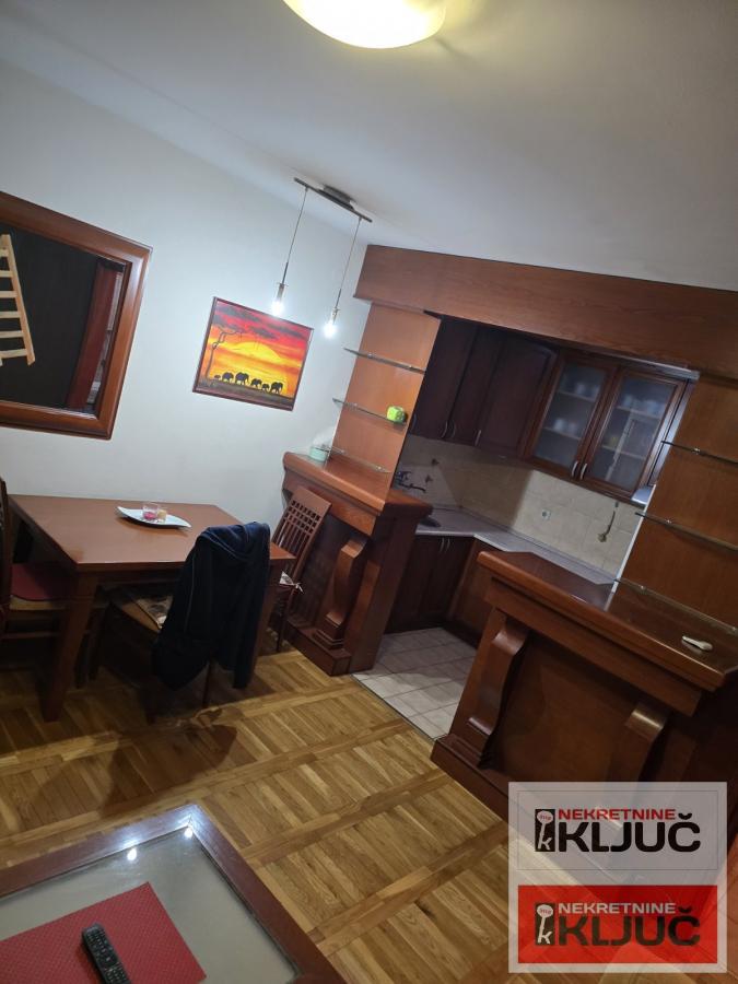 Dobar Jednoiposoban stan sa parking mestom 2