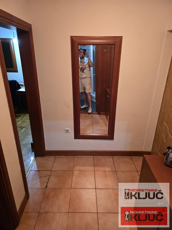 Dobar Jednoiposoban stan sa parking mestom 3