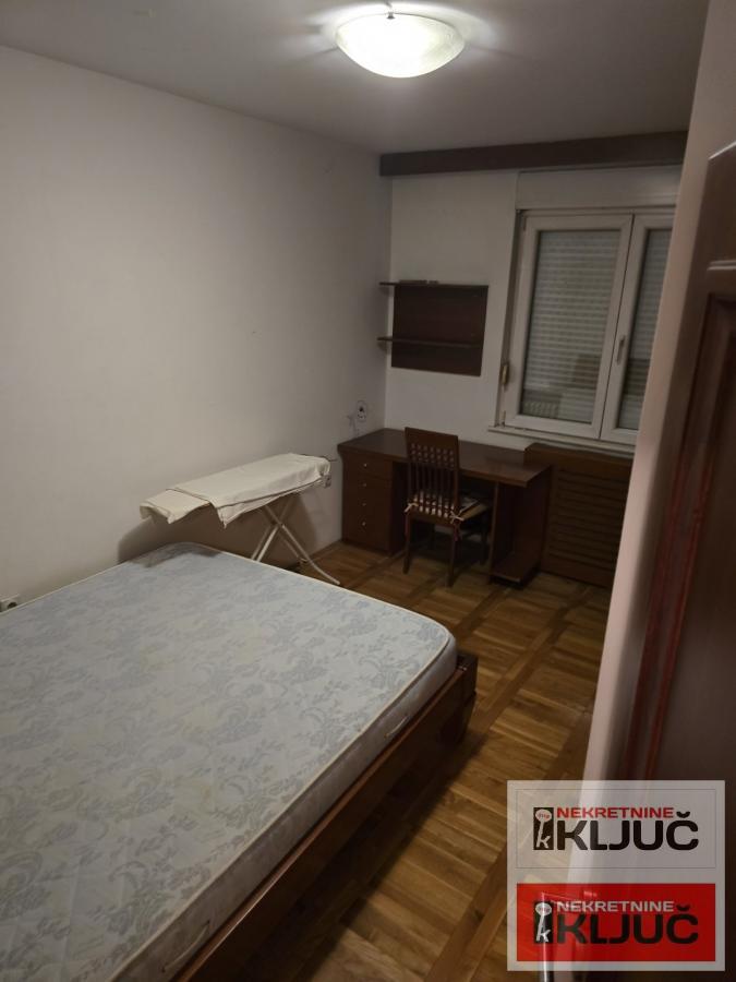 Dobar Jednoiposoban stan sa parking mestom 4