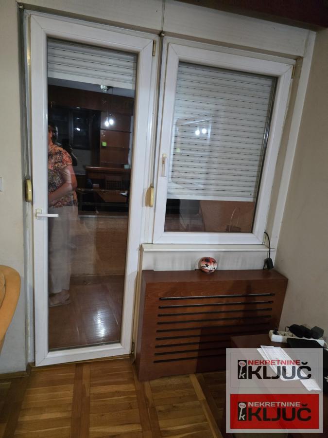 Dobar Jednoiposoban stan sa parking mestom 5