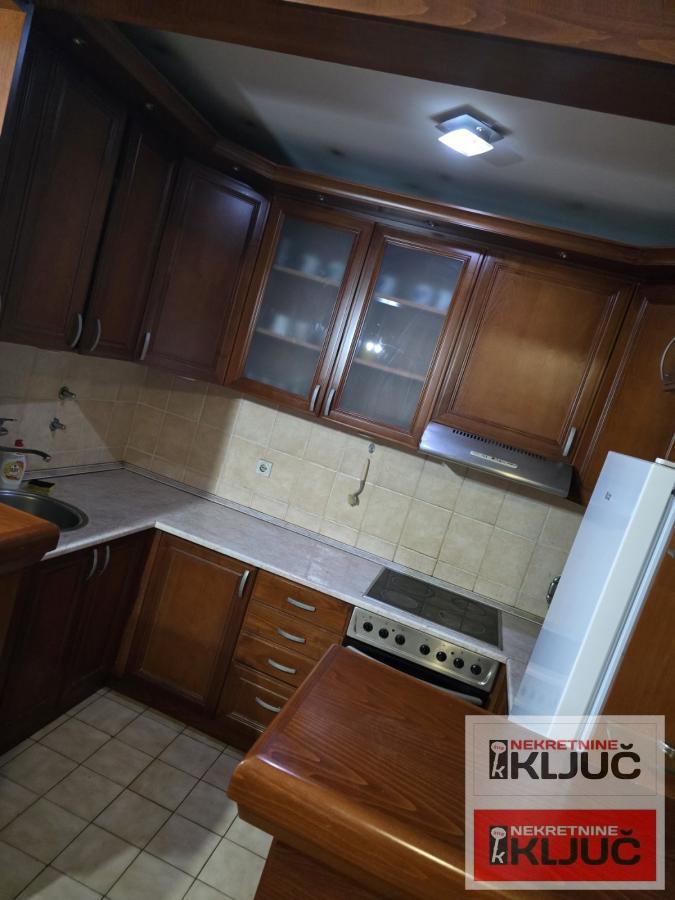 Dobar Jednoiposoban stan sa parking mestom 6