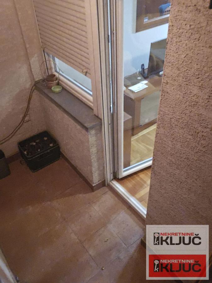 Dobar Jednoiposoban stan sa parking mestom 7