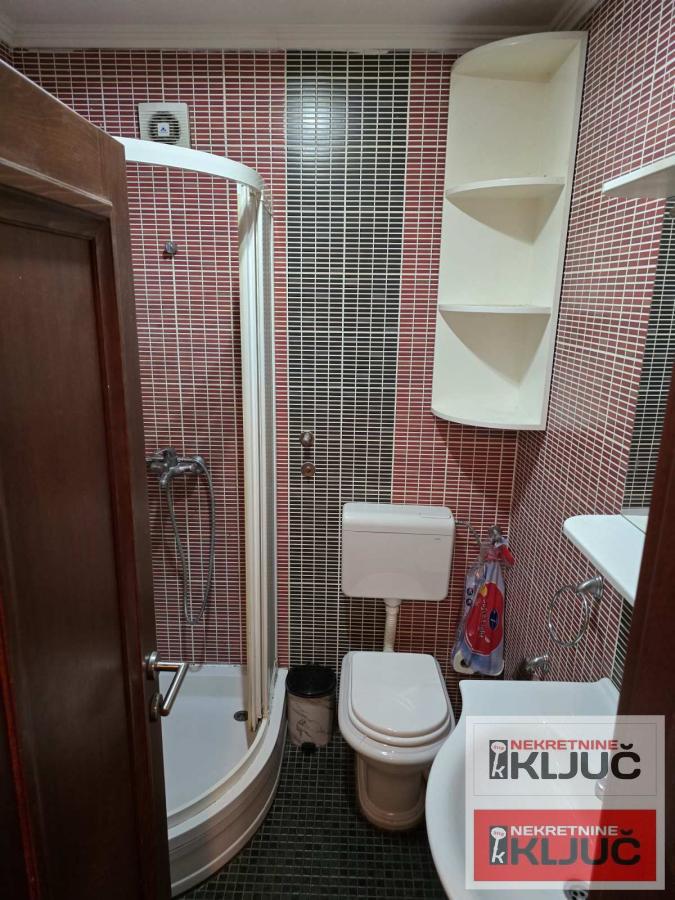 Dobar Jednoiposoban stan sa parking mestom 9