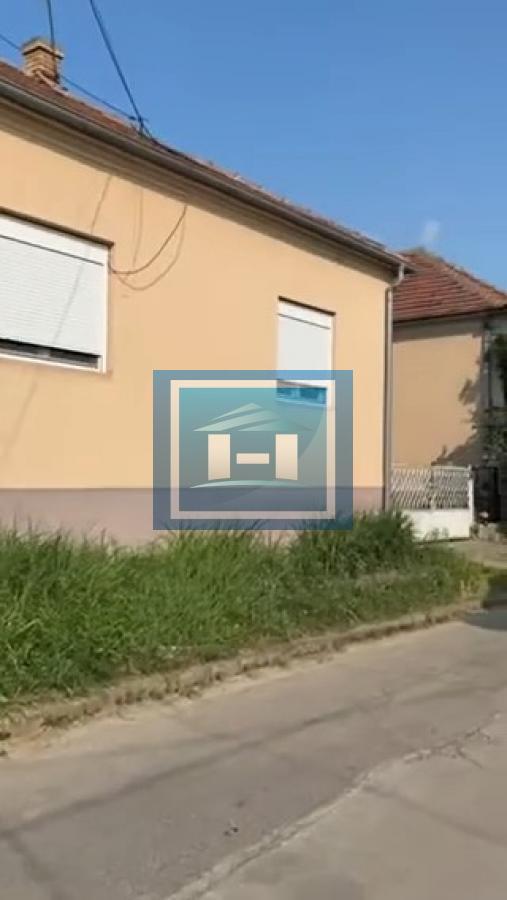 Kuća na  gradskoj lokaciji u bizini aqva Parka na 100 metara od Aqva Parka 3