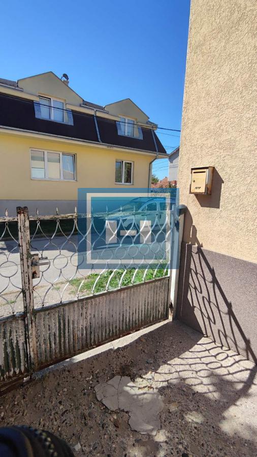 Kuća na  gradskoj lokaciji u bizini aqva Parka na 100 metara od Aqva Parka 8