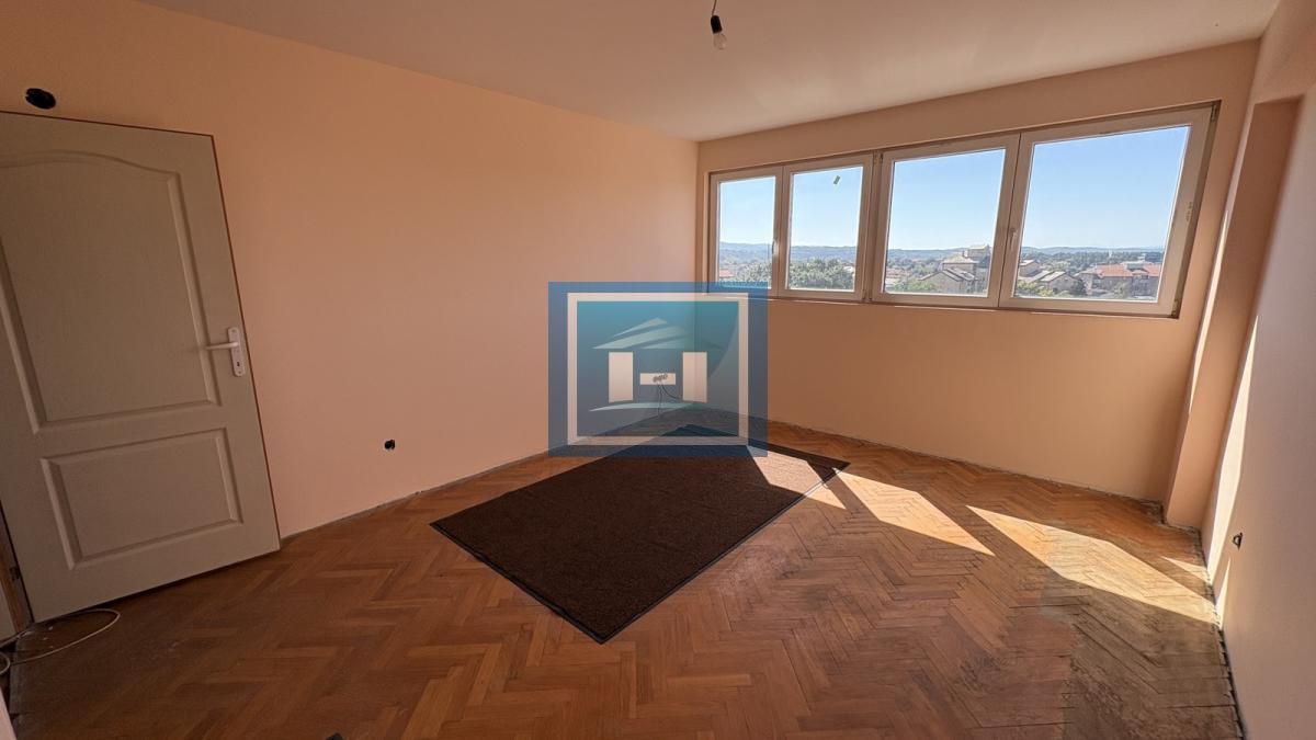 PRODAJE SE STAN U STROGOM CENTRU – DVOSTRANO ORIJENTISAN SA POGLEDOM NA CRKVU I CENTAR GRADA! 12