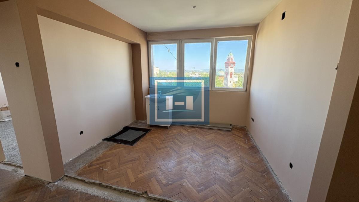 PRODAJE SE STAN U STROGOM CENTRU – DVOSTRANO ORIJENTISAN SA POGLEDOM NA CRKVU I CENTAR GRADA! 2