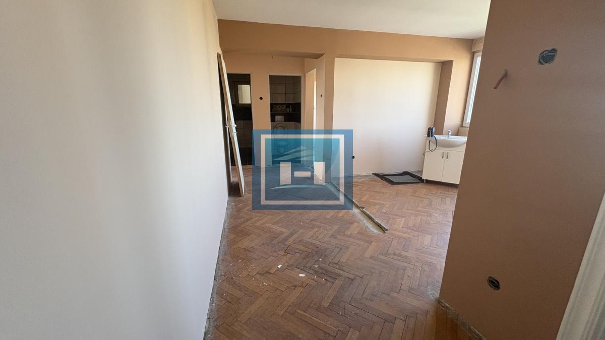 PRODAJE SE STAN U STROGOM CENTRU – DVOSTRANO ORIJENTISAN SA POGLEDOM NA CRKVU I CENTAR GRADA! 3