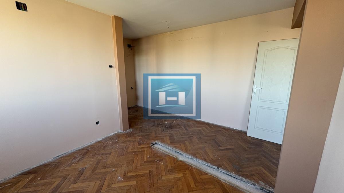 PRODAJE SE STAN U STROGOM CENTRU – DVOSTRANO ORIJENTISAN SA POGLEDOM NA CRKVU I CENTAR GRADA! 4